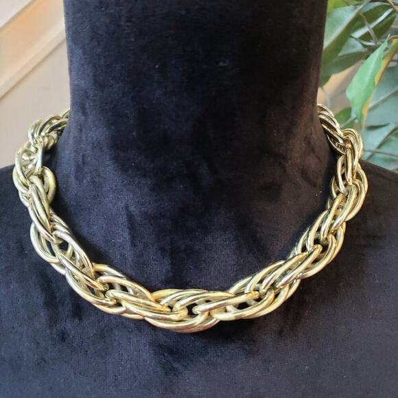 Womens Fashion Gold Tone Double Spiral Chain Collar Necklace with Pearl Clasp - Picture 2 of 5